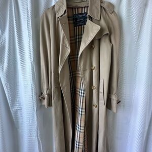 Burberry Classic Beige Trench Coat for Men